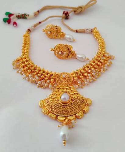 Kemp White Necklace With Earrings