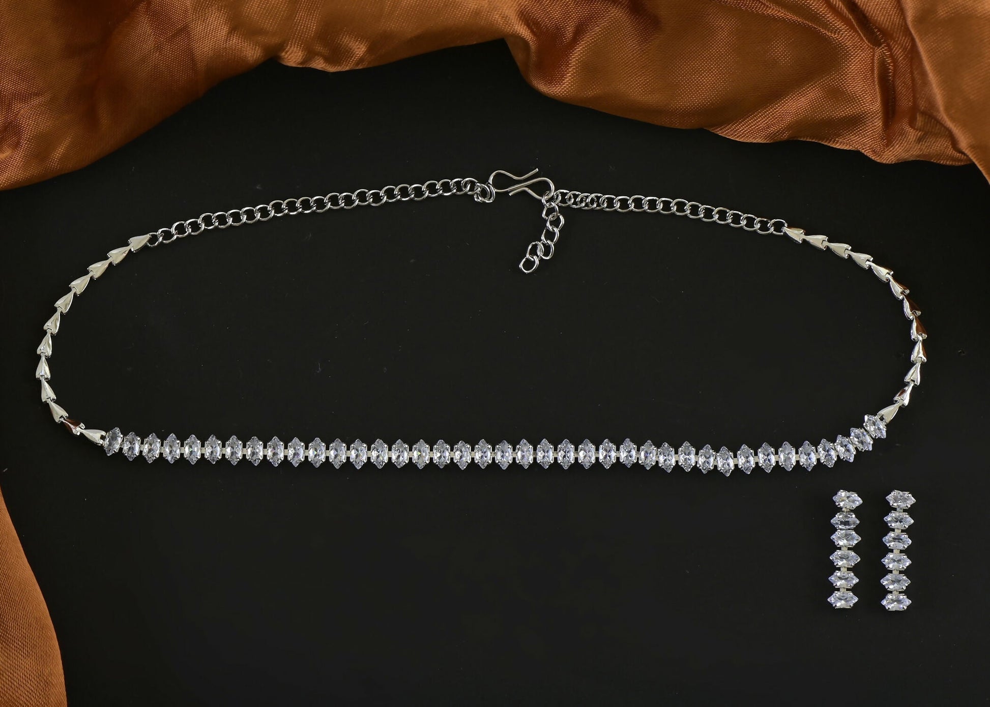 Joban Fashion Women Silver White Ad Necklace Set With Earrings 