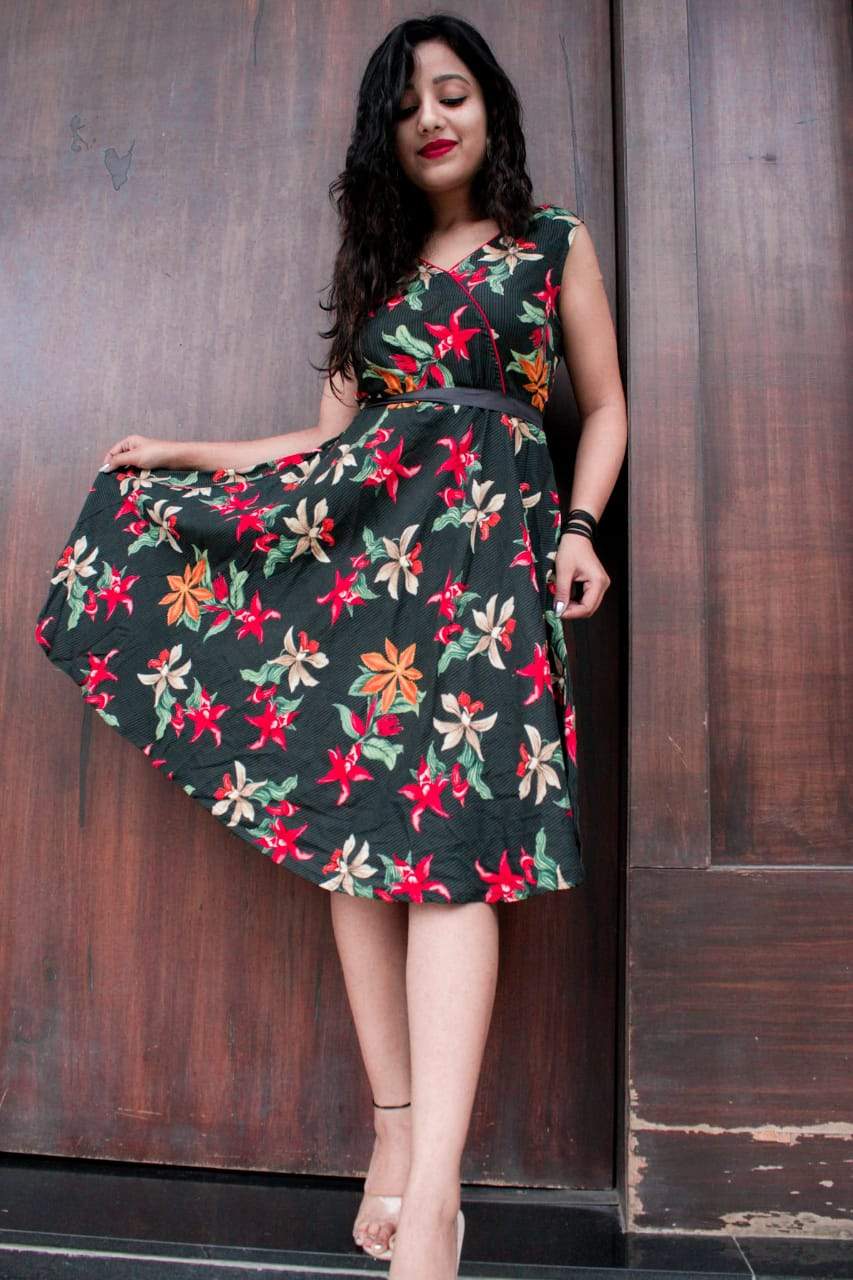 Jompers Women Black & Red Floral Printed Rayon A-Line Kurta