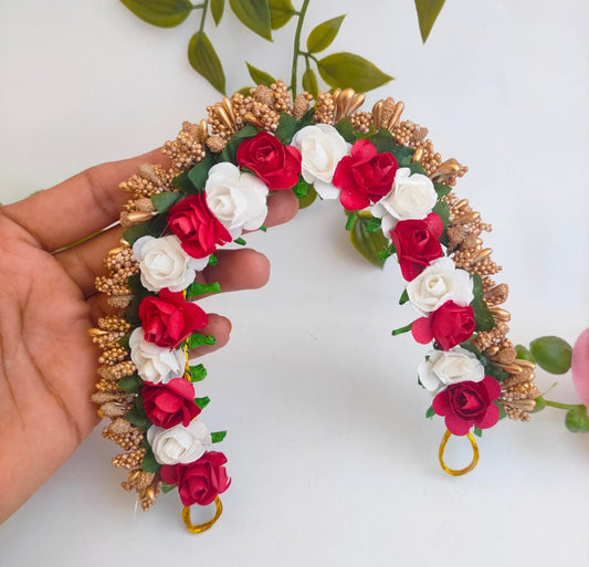 Maroon & white Rose Gajra - Grab2buy