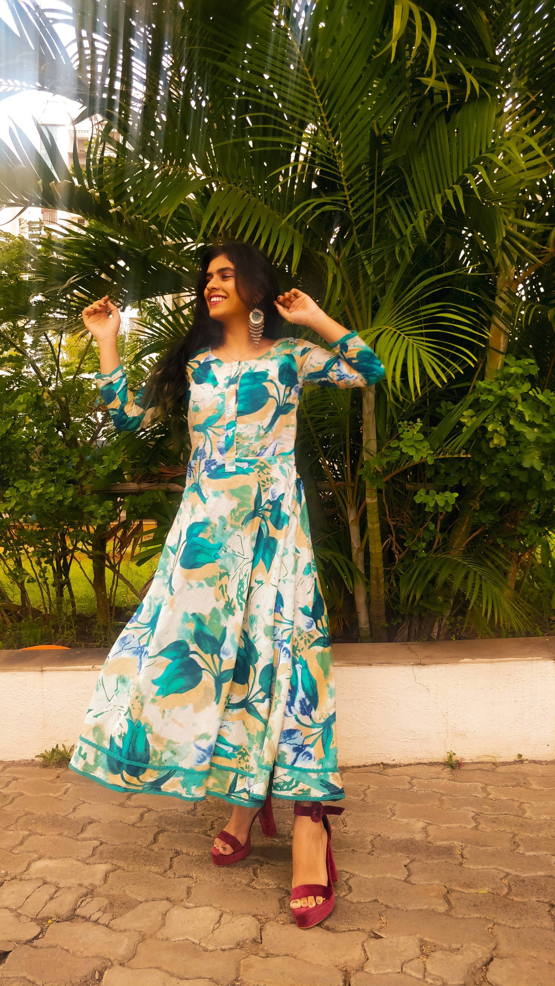 Jompers Women Off White & Blue Floral Printed Floral Anarkali Kurta