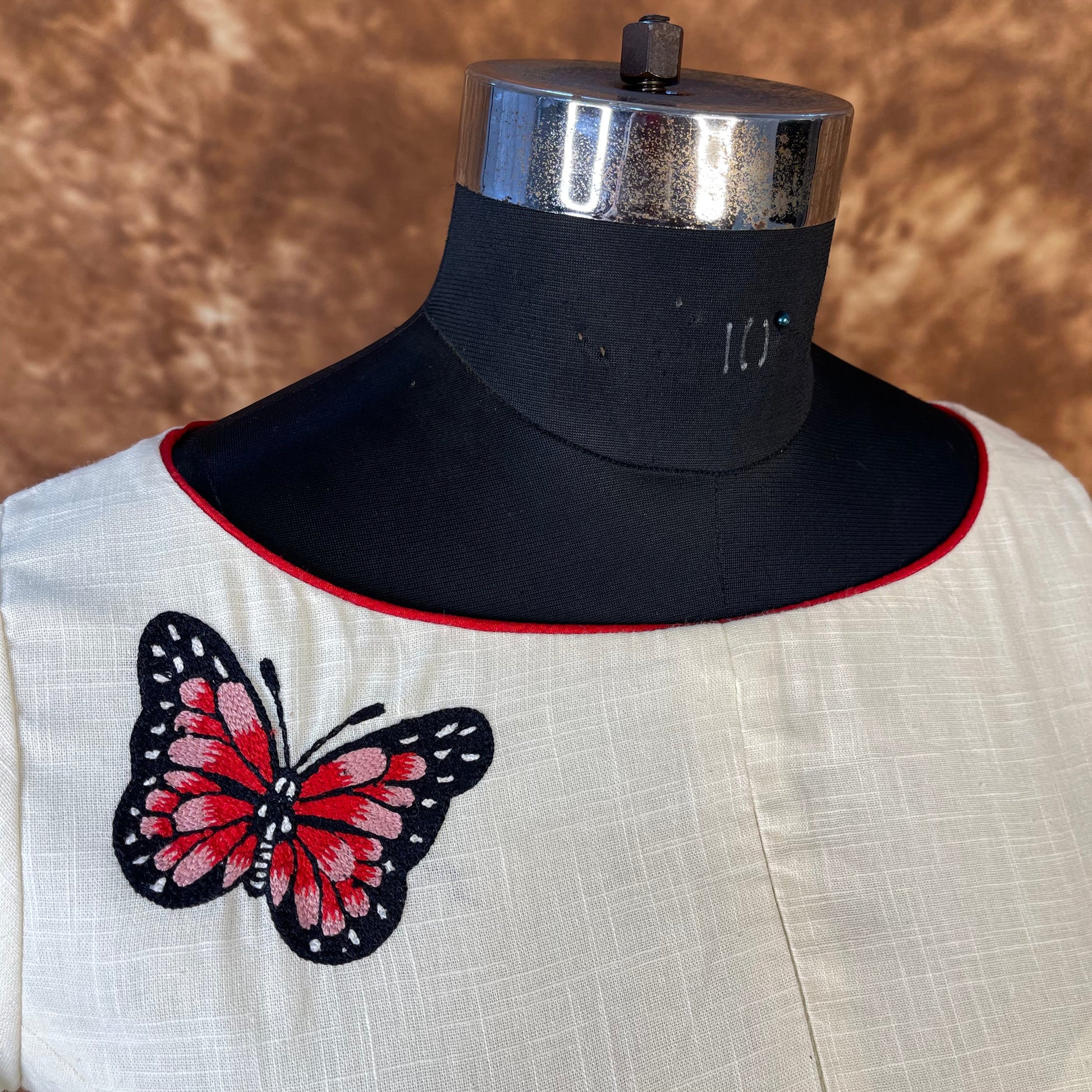 Butterfly Nector Off White Coloured Slub Cotton Ready to Wear Blouse - kapda Tailor 