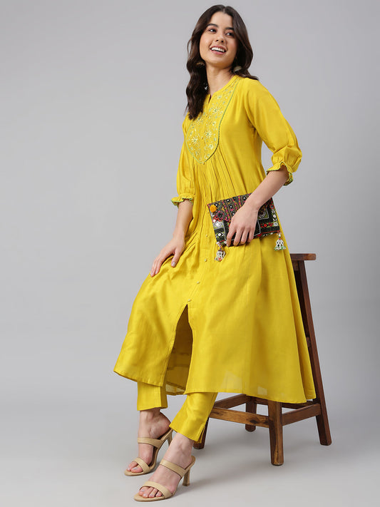 Janasya Women's Yellow Crepe Silk Solid Kurta With Pant