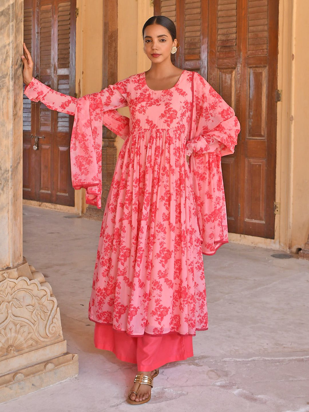 Janasya Women's Peach Georgette Floral Print Kurta With Flared Palazzo And Dupatta 