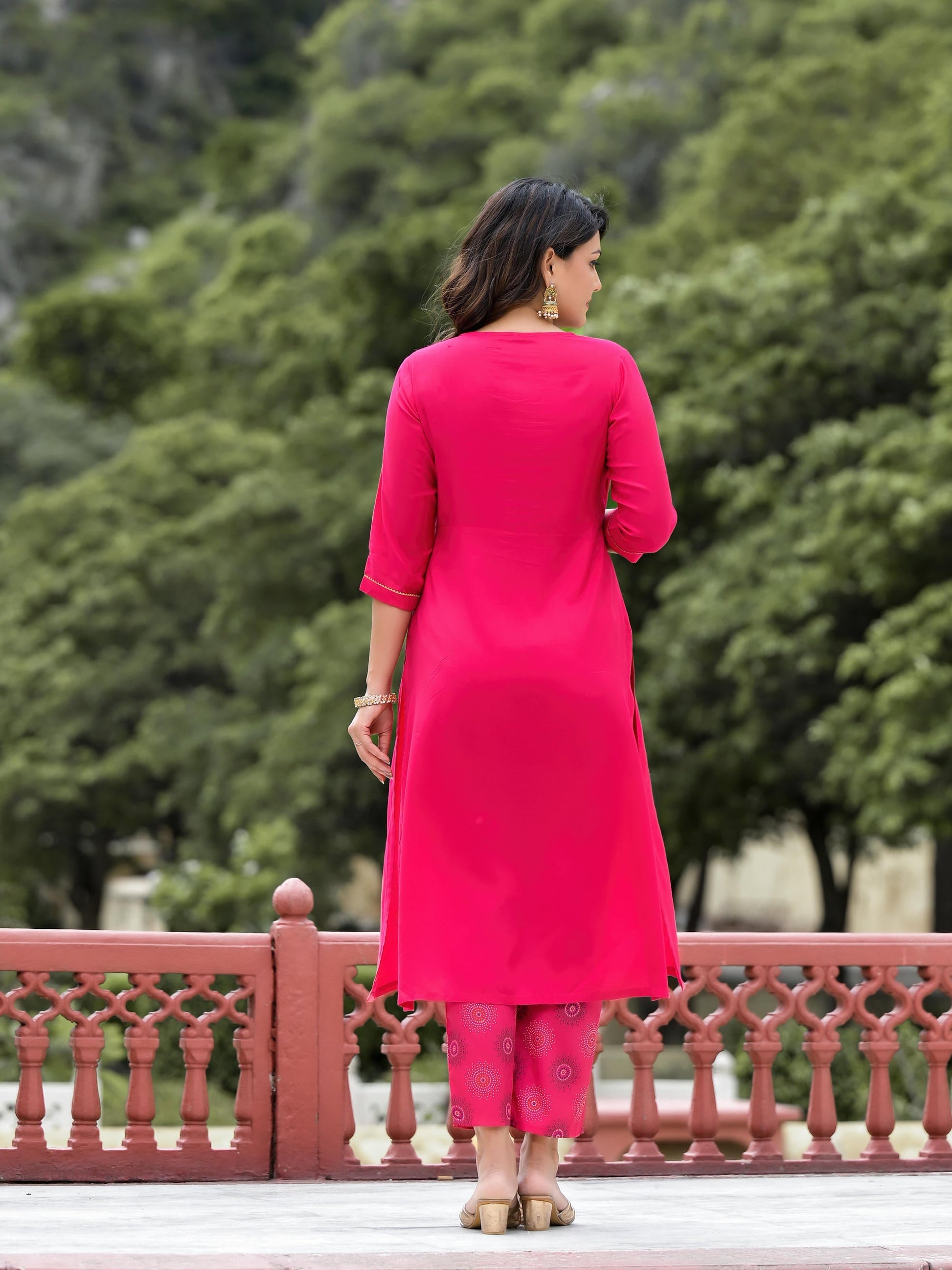 Juniper Women's Pink Viscose Rayon Solid Kurta Set