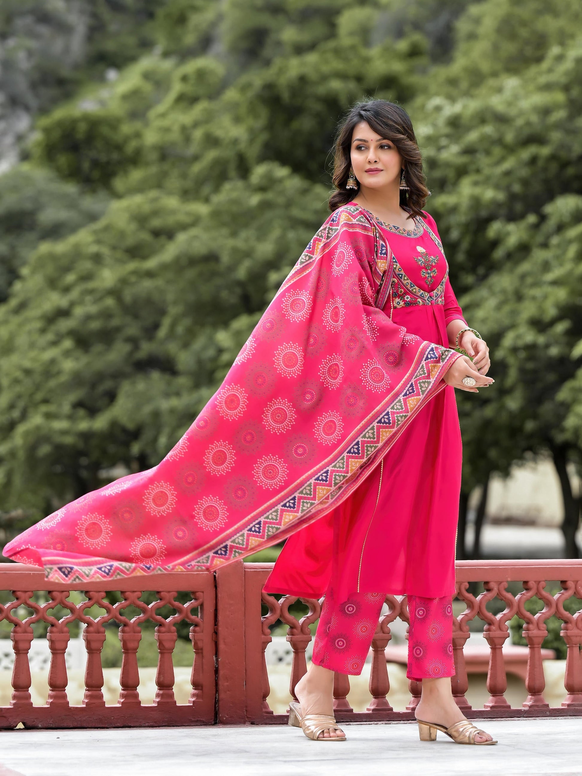 Juniper Women's Pink Viscose Rayon Solid Kurta Set