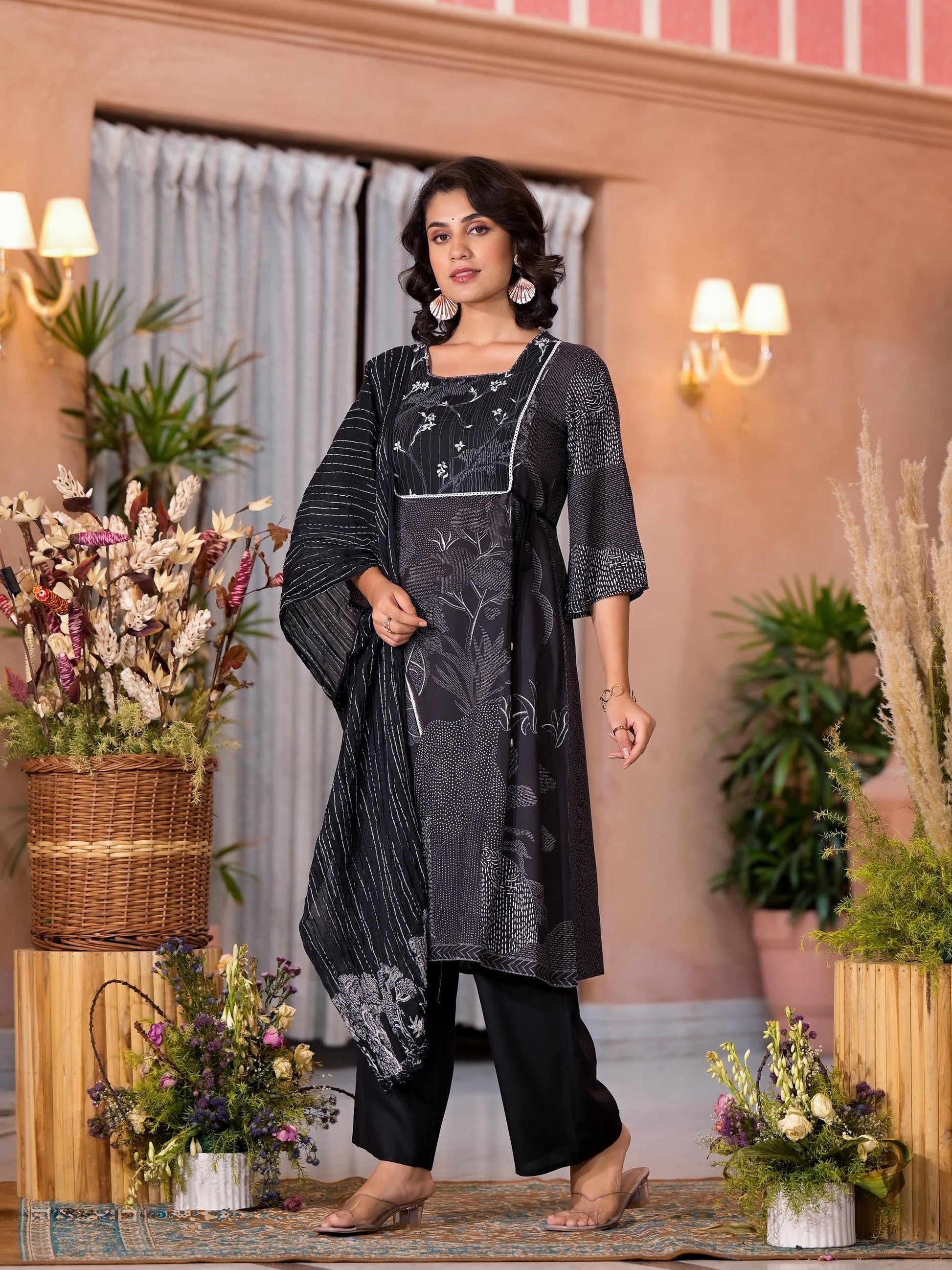 Juniper Women's Black Viscose Rayon Printed Kurta Set