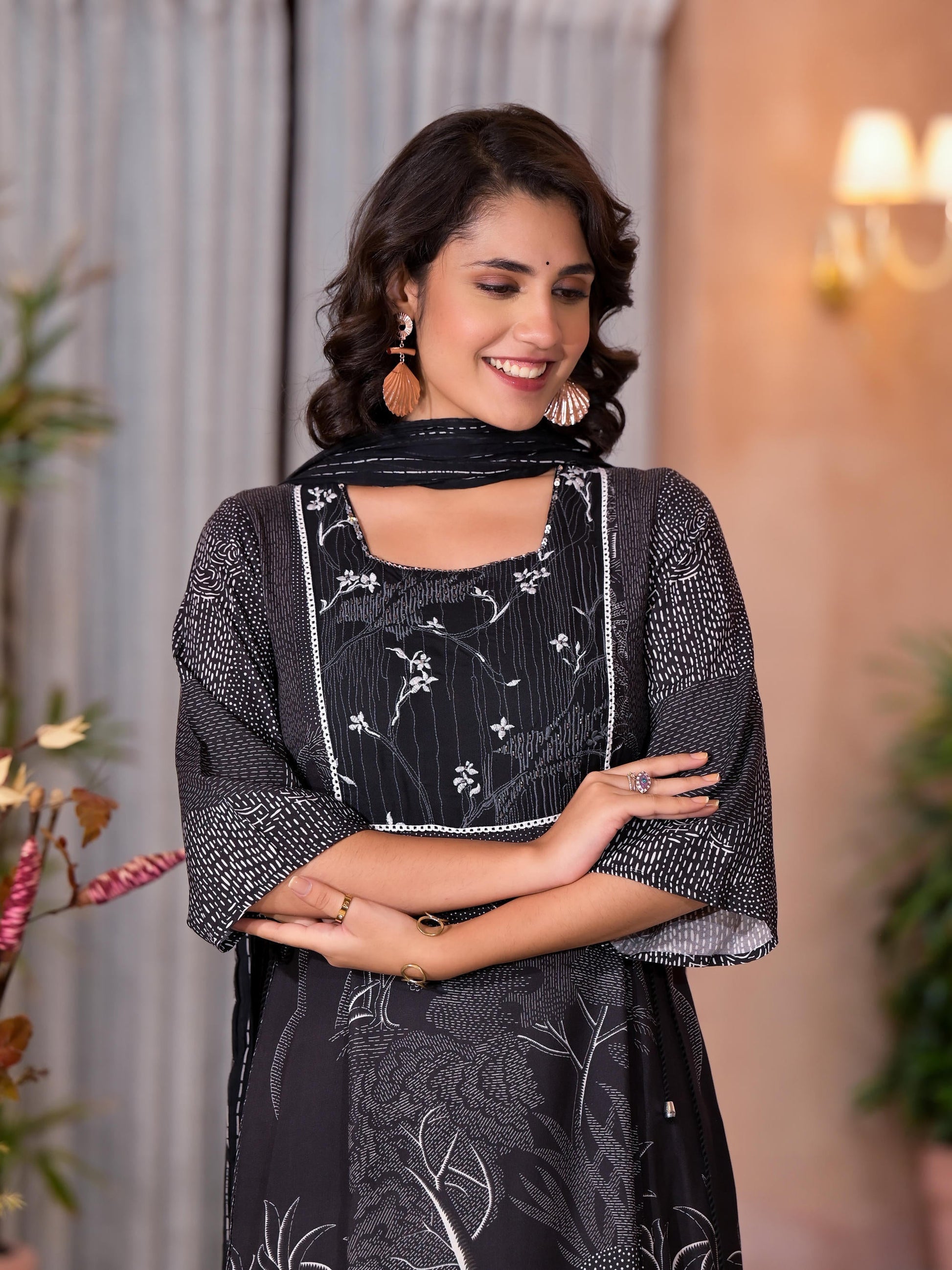 Juniper Women's Black Viscose Rayon Printed Kurta Set