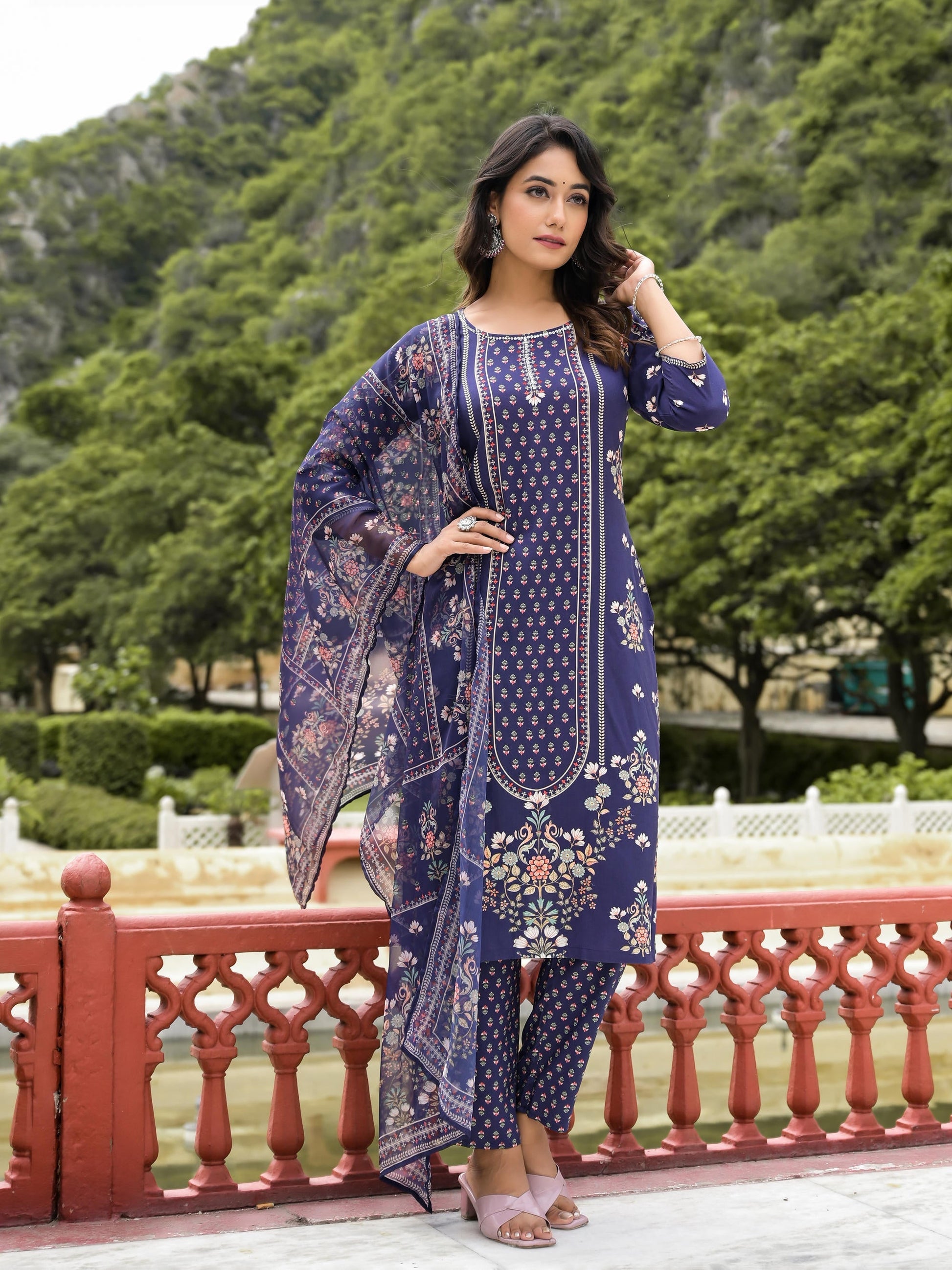 Juniper Women's Blue Viscose Rayon Printed Kurta Set