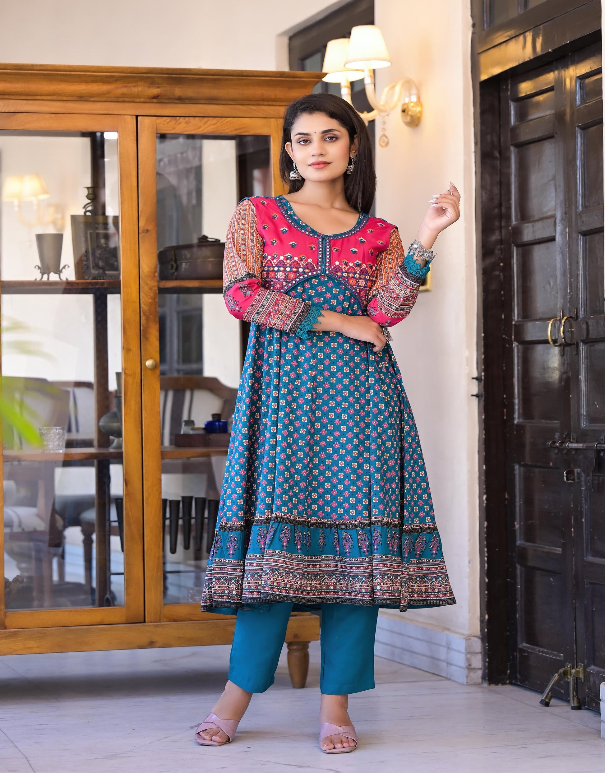 Juniper Women's Teal Ethnic Motif Printed Rayon Kurta Set With Thread & Mirror Work