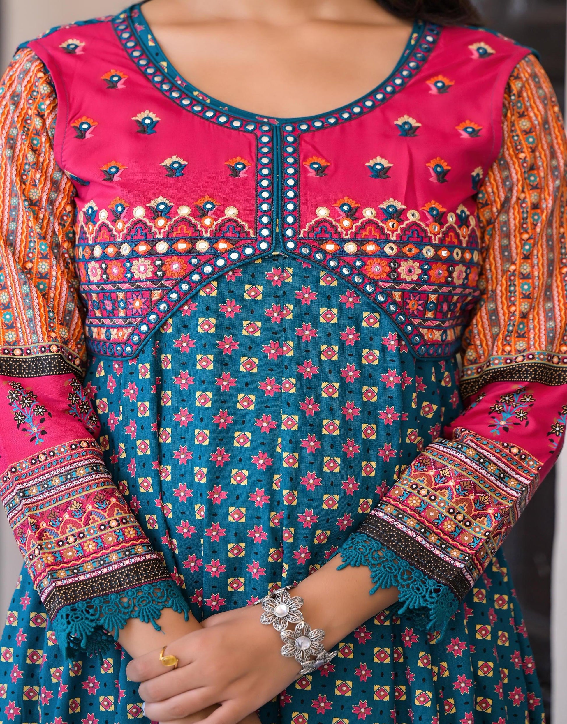 Juniper Women's Teal Ethnic Motif Printed Rayon Kurta Set With Thread & Mirror Work