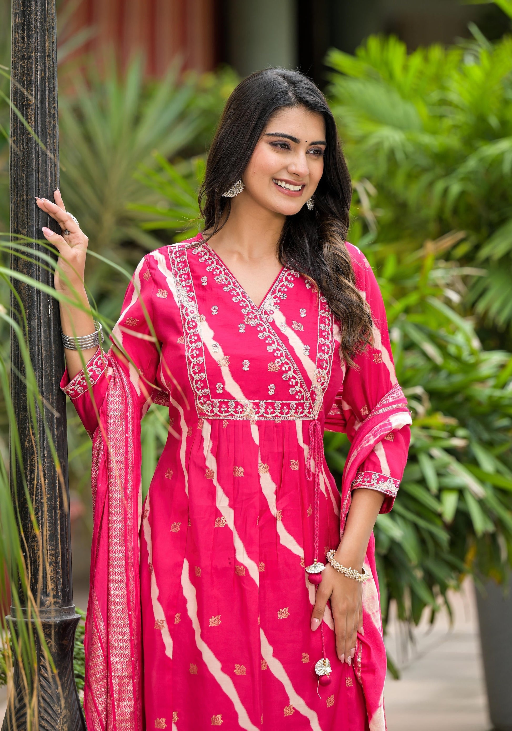 Juniper Women's Pink Lehriya Printed Musline Kurta Set With Mirror Work & Sequins