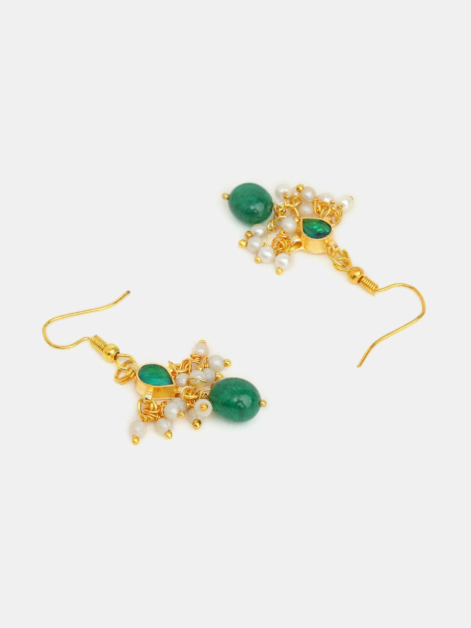 Ruby Raang Handcrafted Kundan Studded Earring With A Maang Tikka