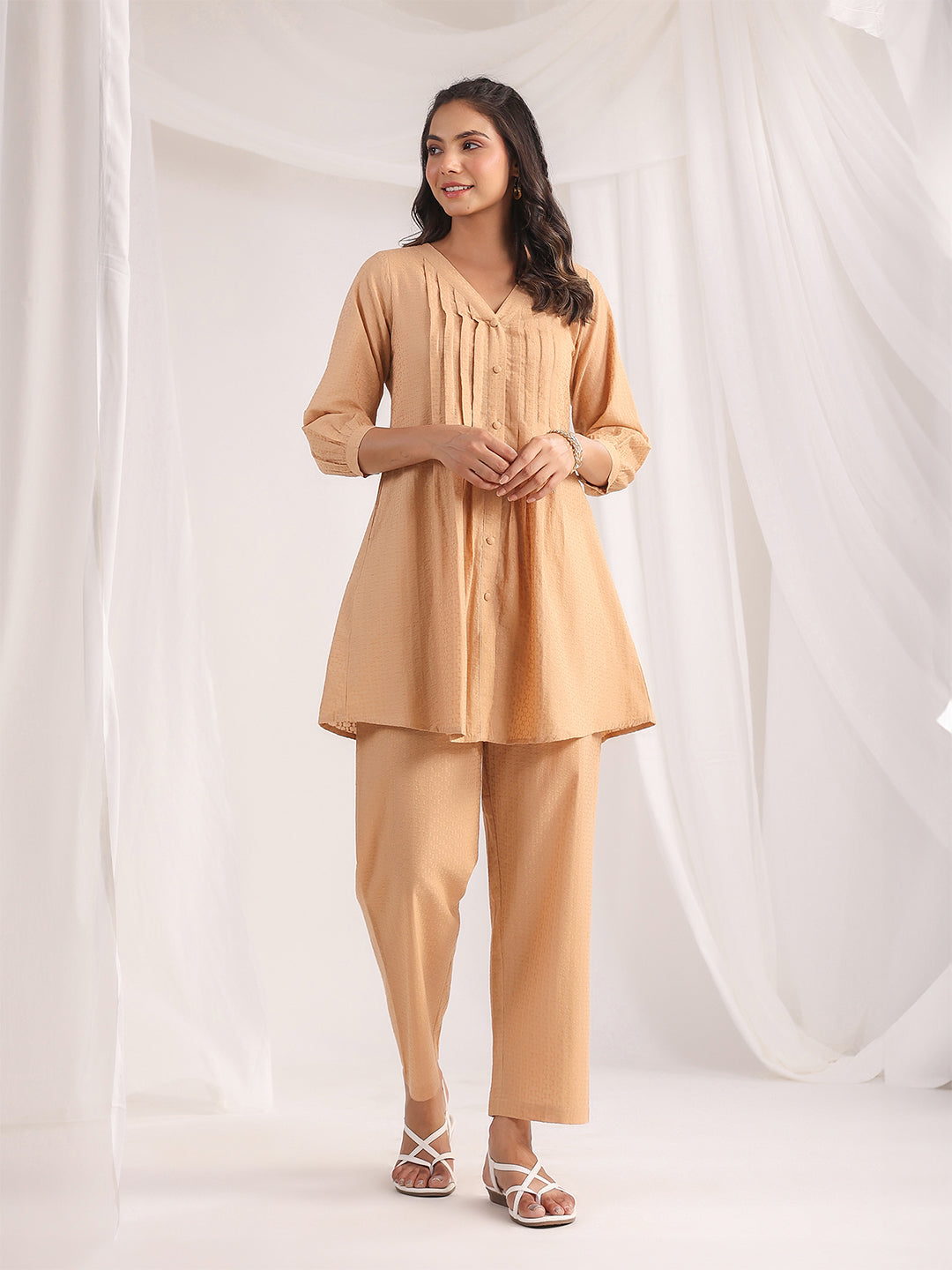 Janasya Pleated Jacquard Peach Self Design V-Neck Co-Ords 