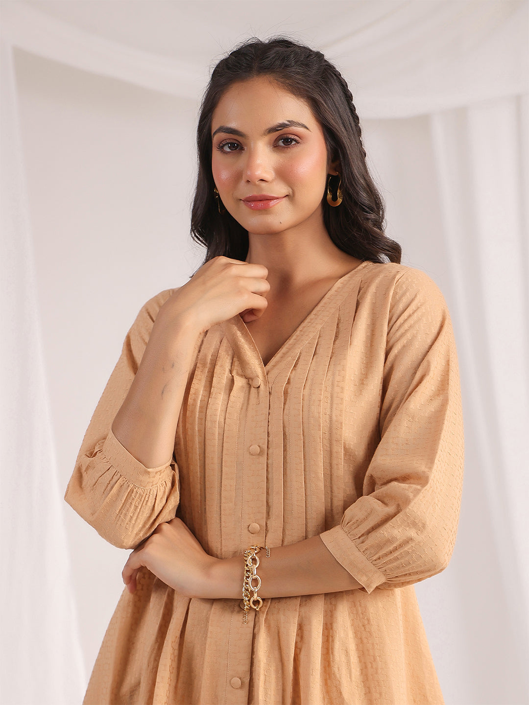 Janasya Pleated Jacquard Peach Self Design V-Neck Co-Ords 
