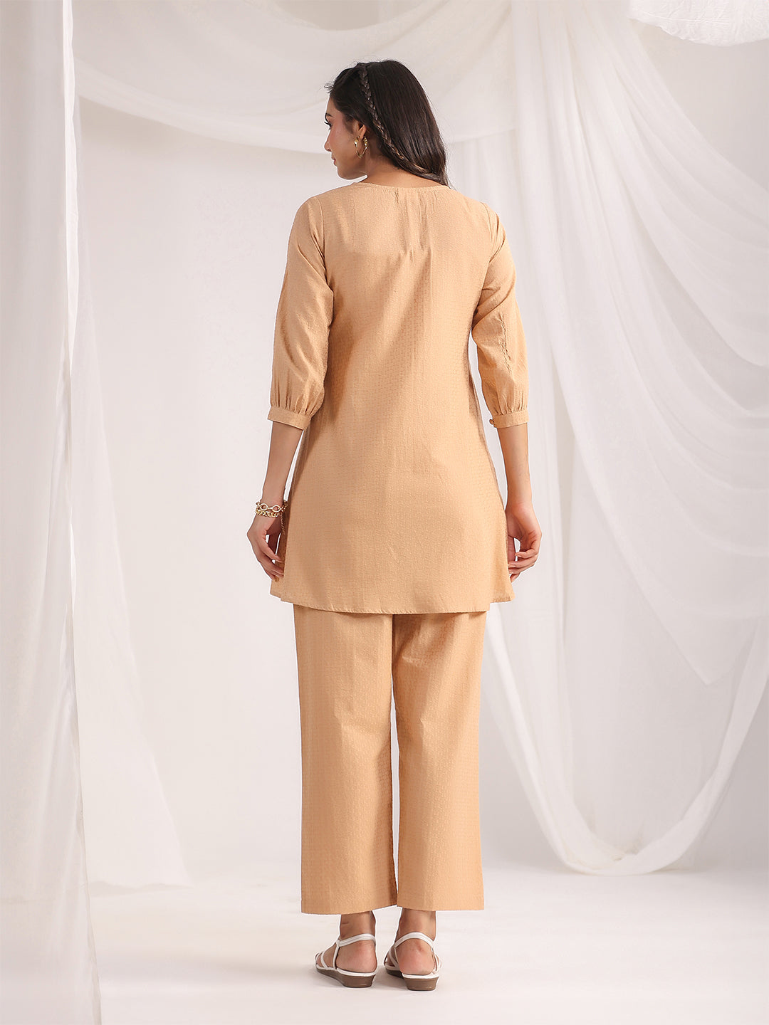 Janasya Pleated Jacquard Peach Self Design V-Neck Co-Ords 