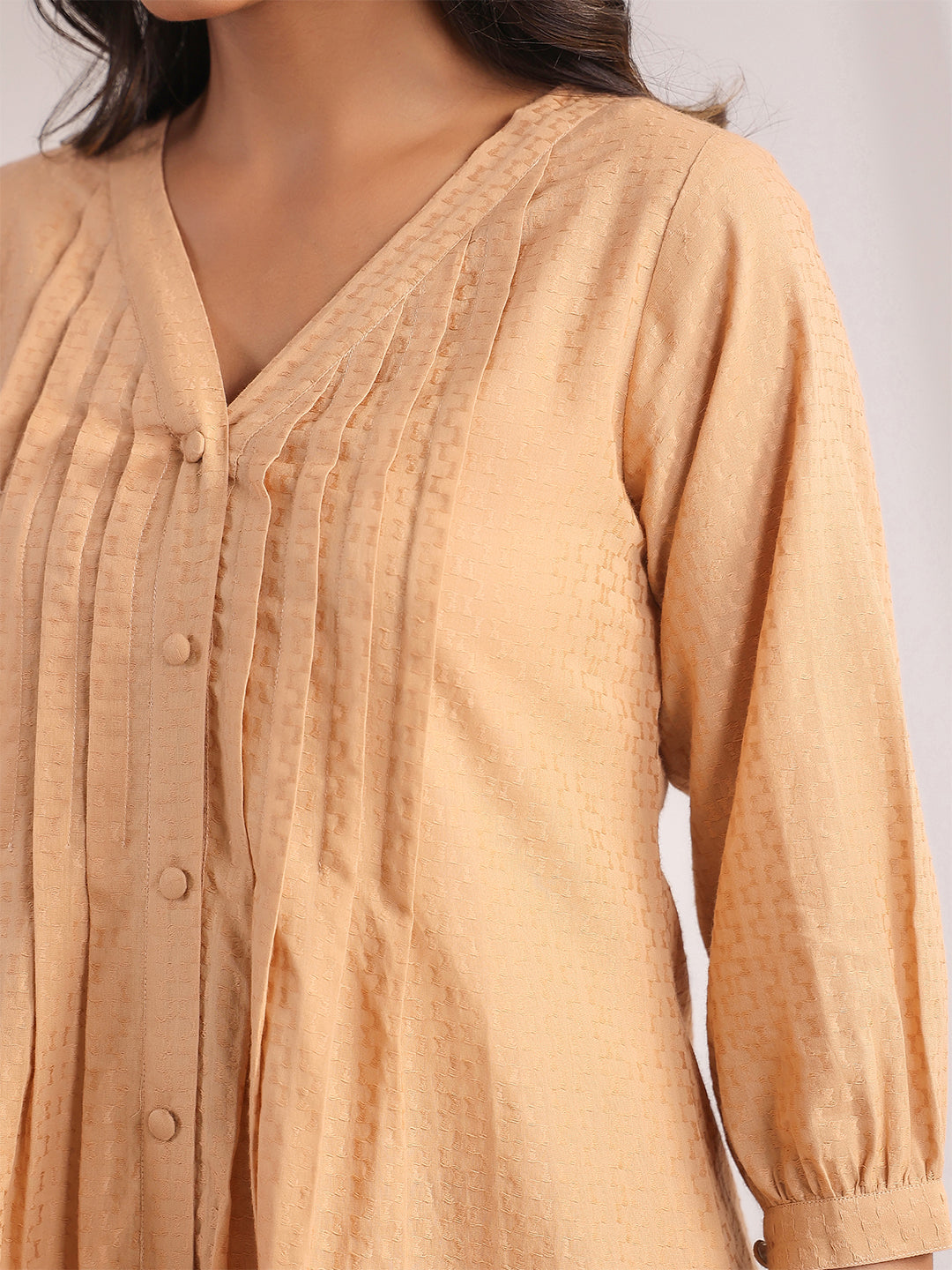 Janasya Pleated Jacquard Peach Self Design V-Neck Co-Ords 