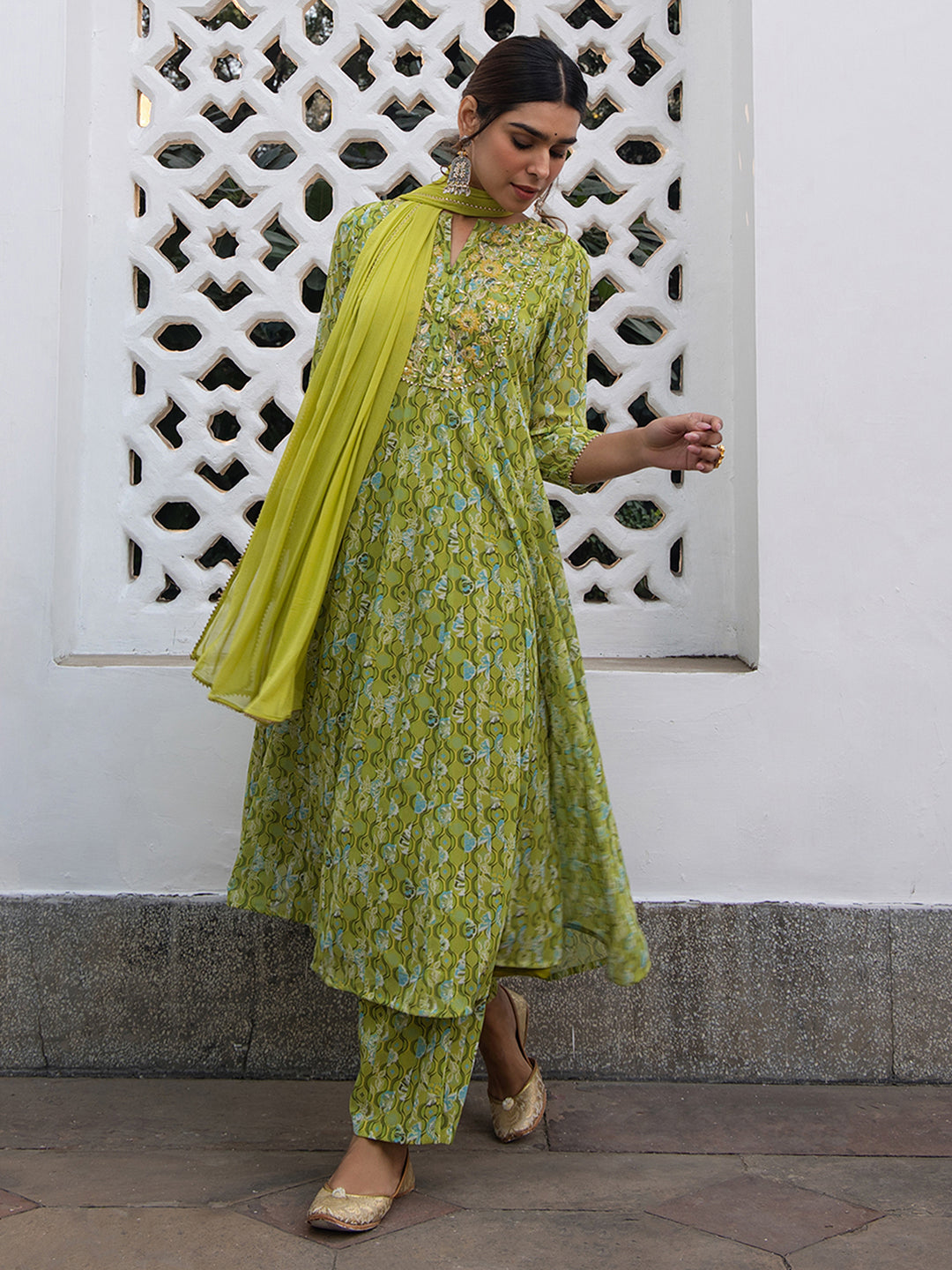 Janasya Light Georgette Yoke Embroidery Anarkali Kurta Set 