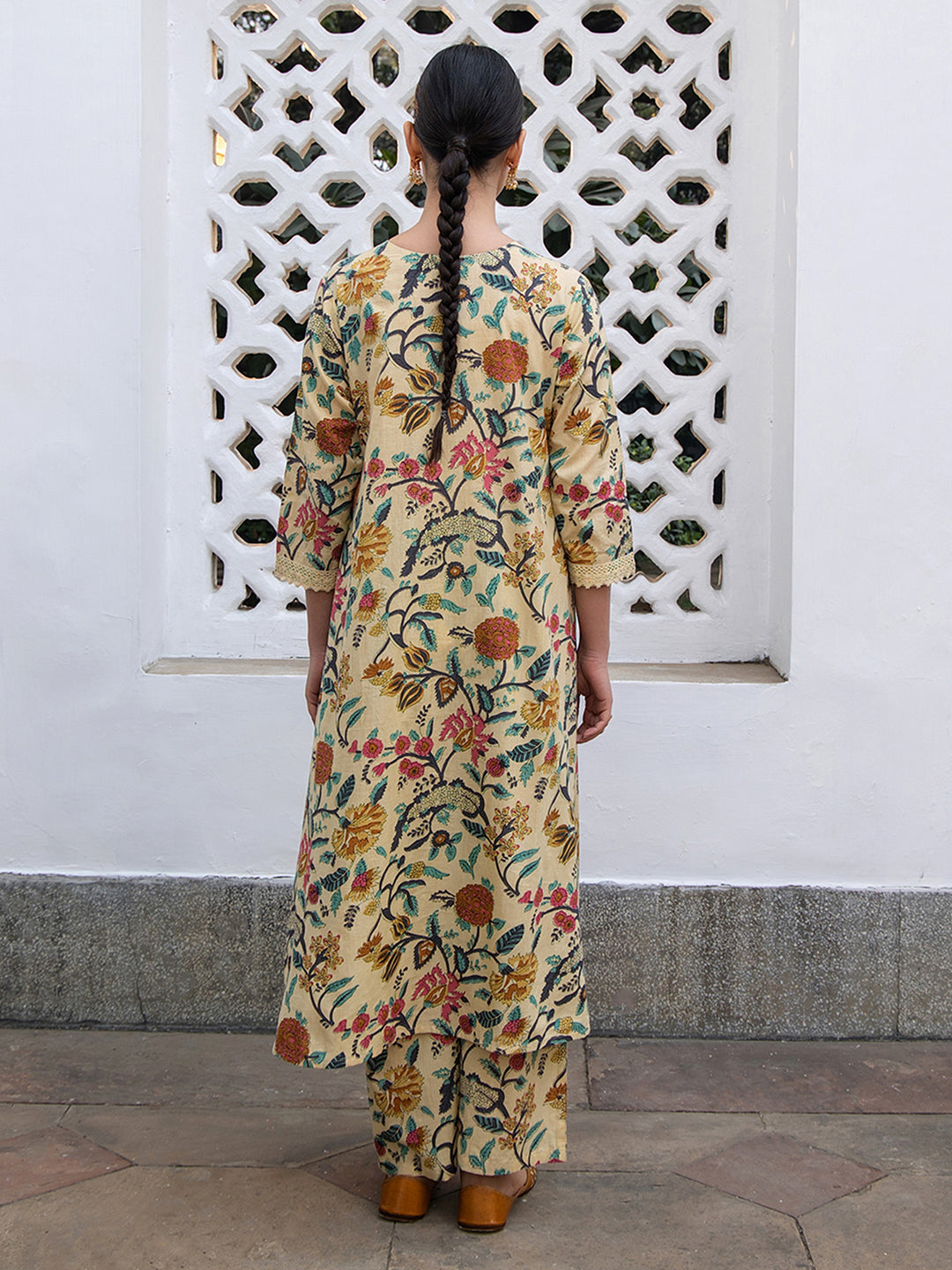 Janasya Gathered Cambric Beige Floral V-Neck Kurta & Bottom 