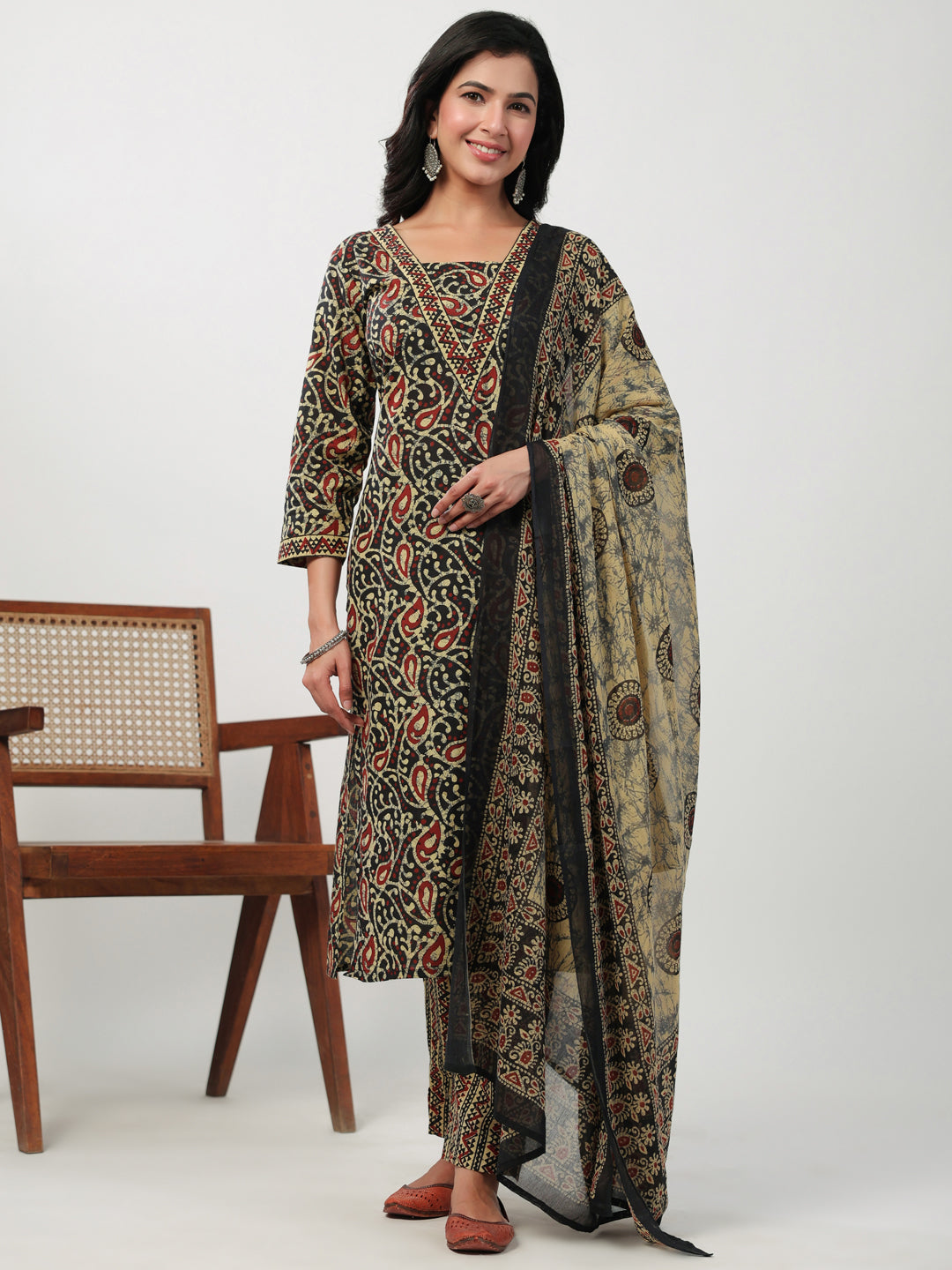 Janasya Straight Cambric Black Batik V-Neck Set 