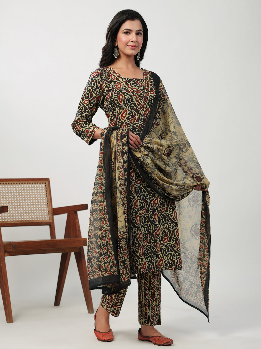 Janasya Straight Cambric Black Batik V-Neck Set 