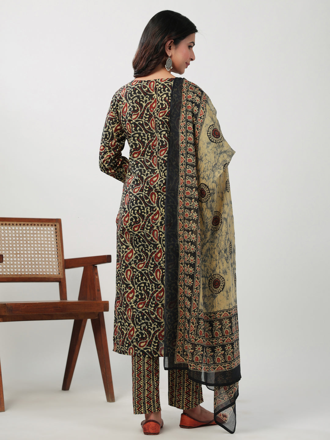 Janasya Straight Cambric Black Batik V-Neck Set 