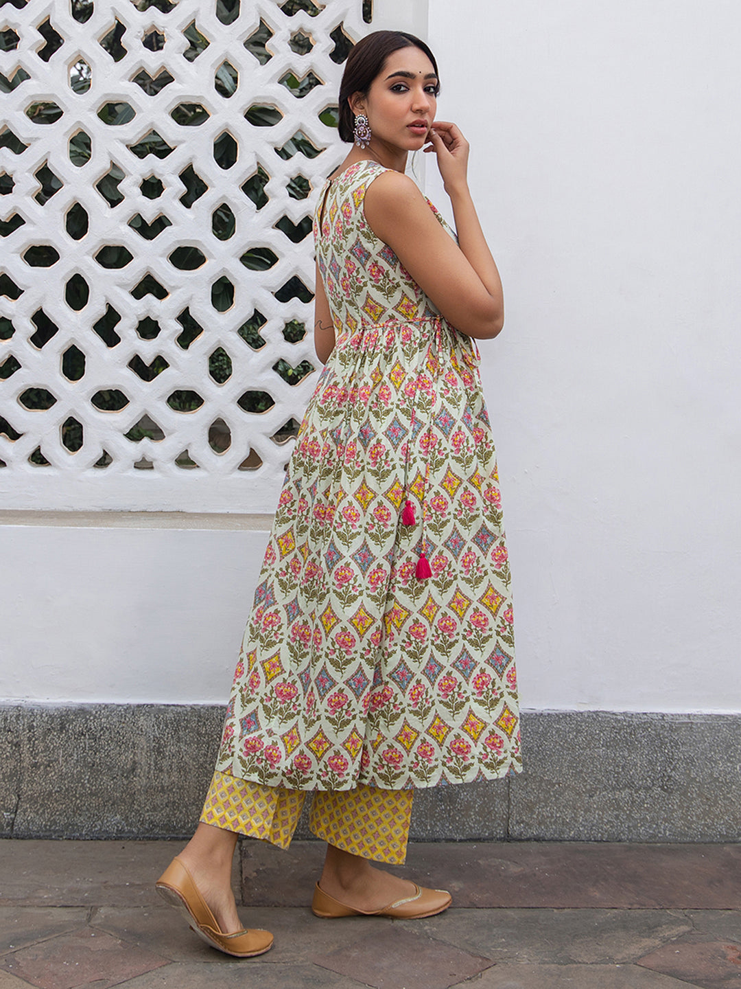 Janasya Light Green Cambric Ethnic Motifs Kurta & Bottom 
