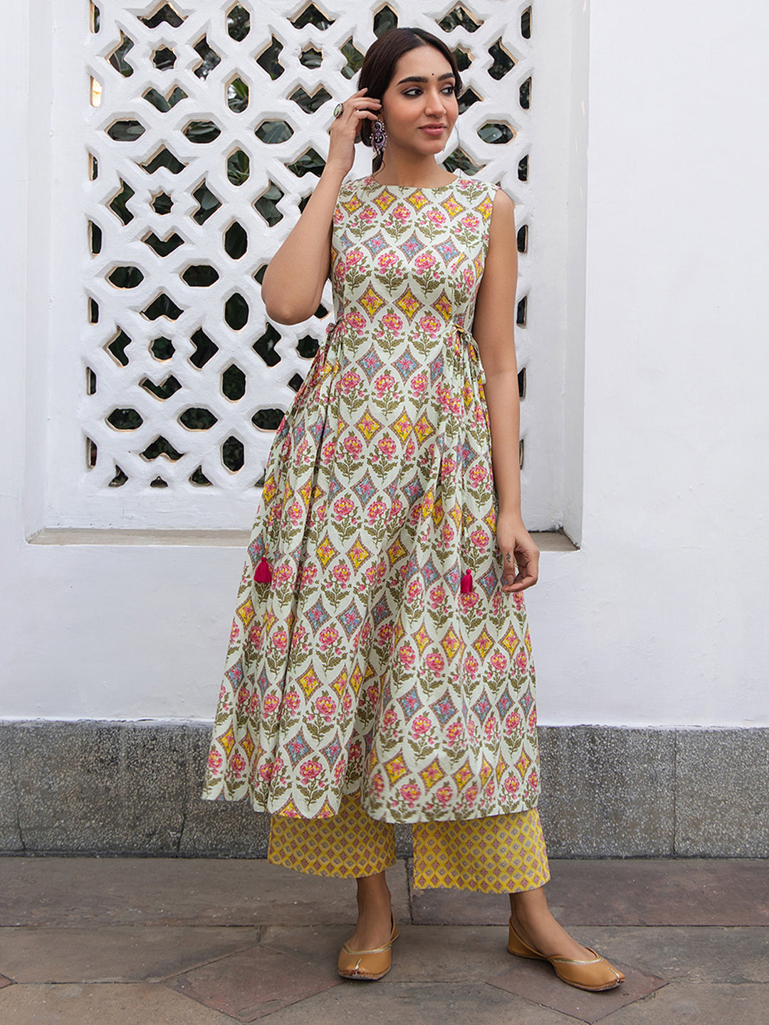 Janasya Light Green Cambric Ethnic Motifs Kurta & Bottom 