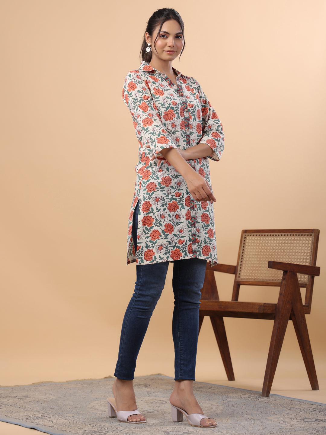 Janasya Regular Cambric Cream Floral Collar Tunic 