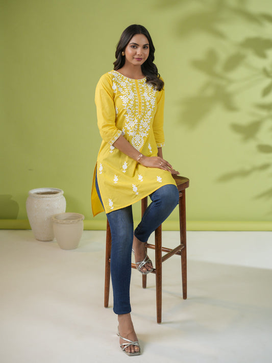 Janasya Straight Cotton Cambric Yellow Ethnic Motifs Round Neck Tunic 