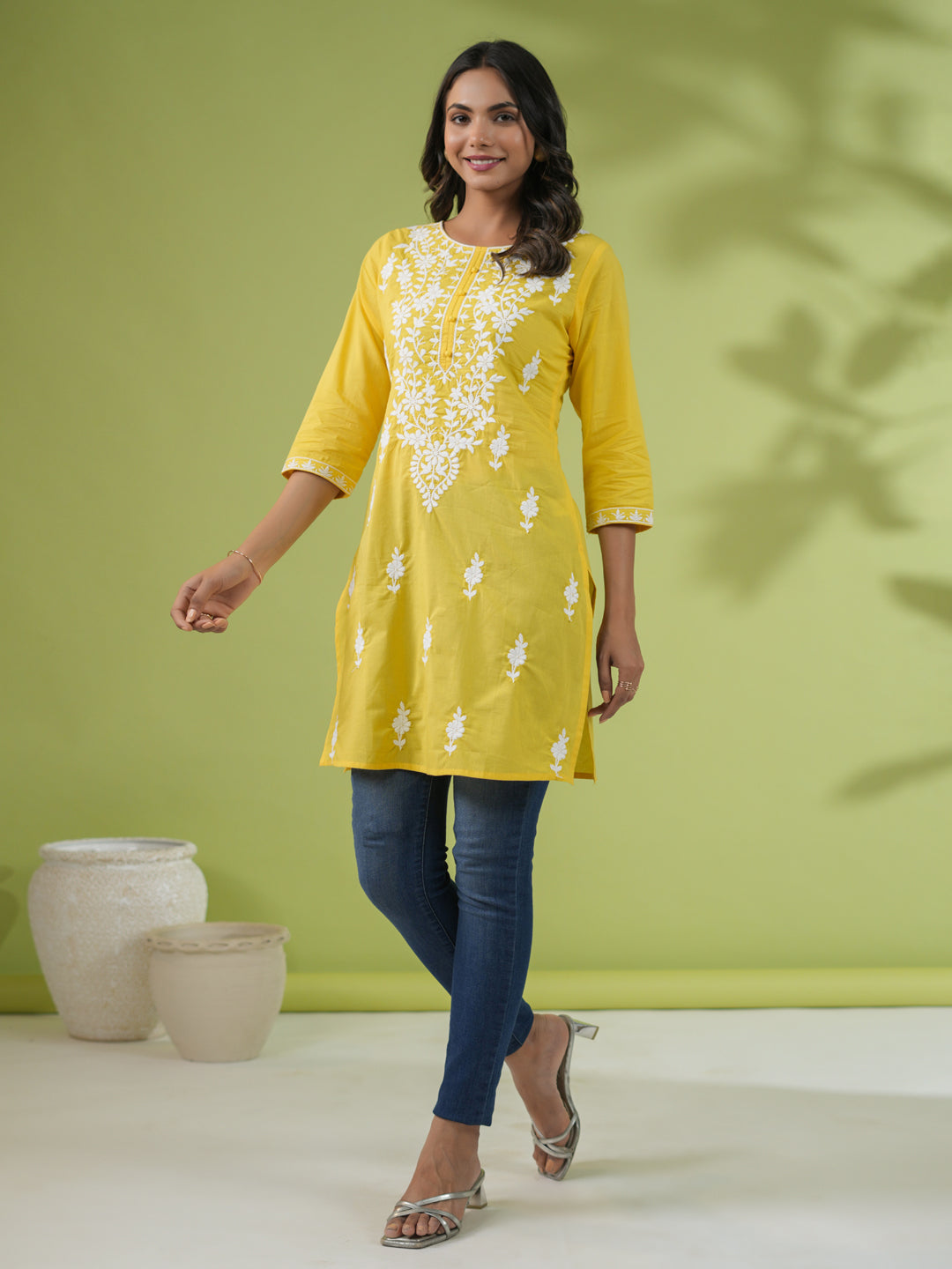 Janasya Straight Cotton Cambric Yellow Ethnic Motifs Round Neck Tunic 