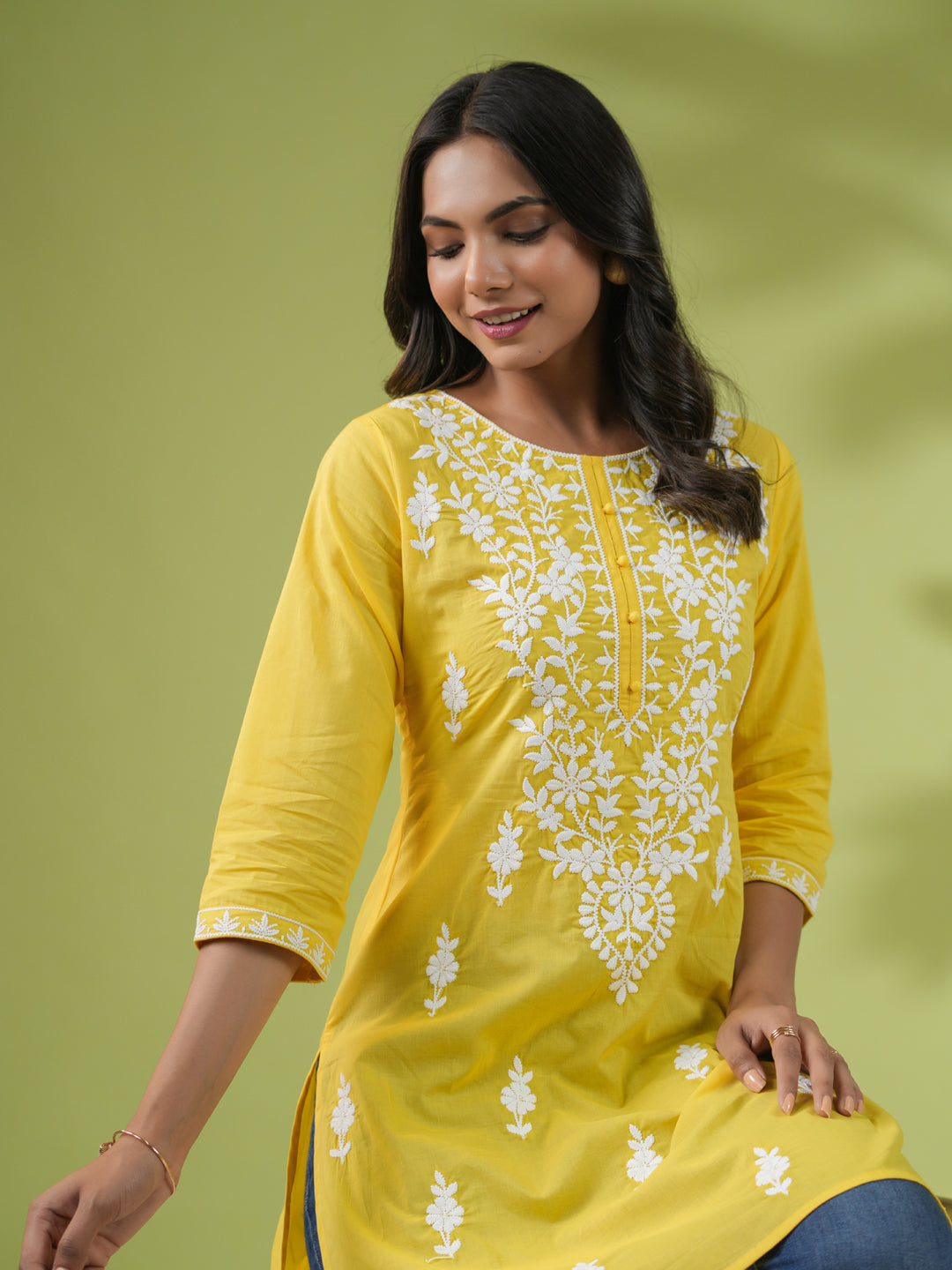 Janasya Straight Cotton Cambric Yellow Ethnic Motifs Round Neck Tunic 