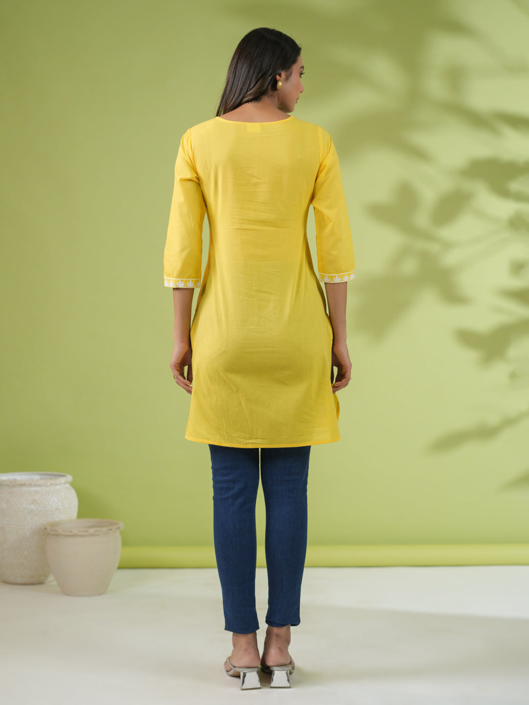 Janasya Straight Cotton Cambric Yellow Ethnic Motifs Round Neck Tunic 