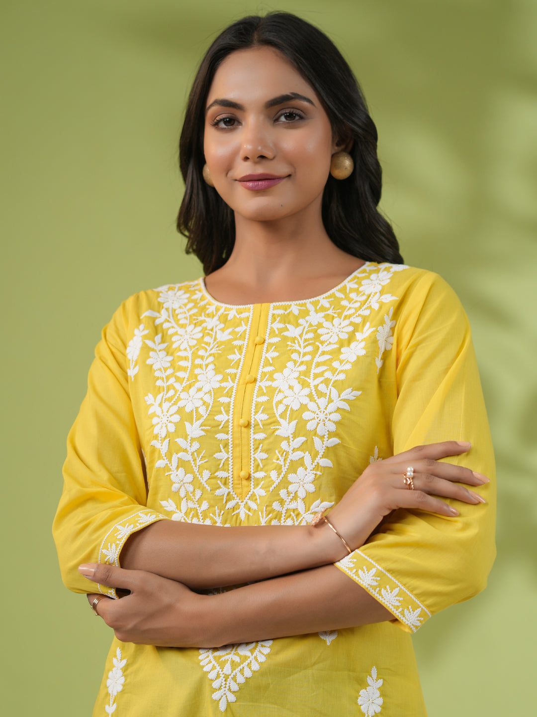 Janasya Straight Cotton Cambric Yellow Ethnic Motifs Round Neck Tunic 
