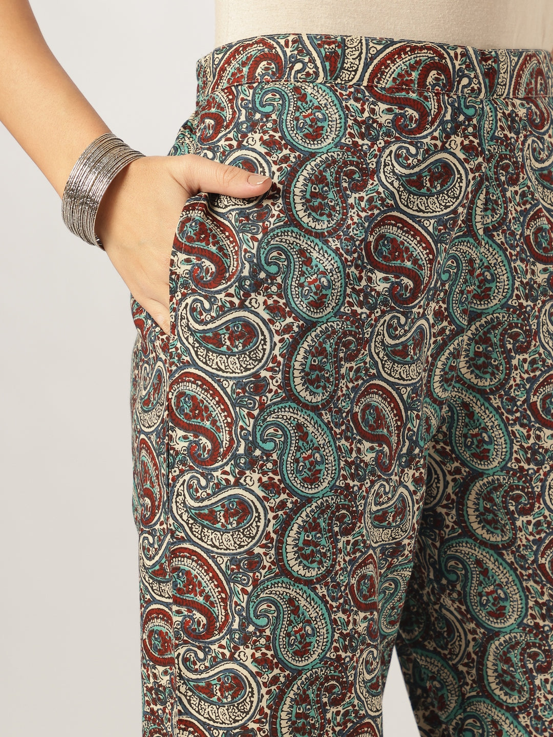 Janasya Dark Cotton Ethnic Motifs Straight Kurta Set 