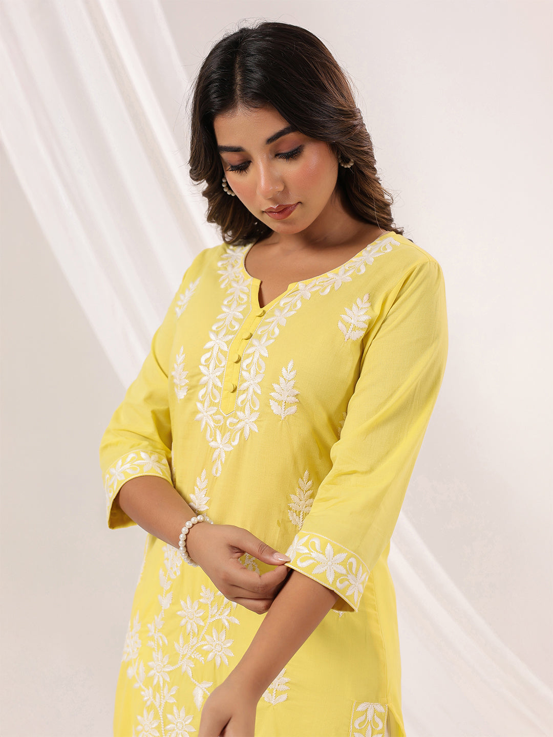 Janasya Light Cotton Embroidered Straight Kurta 