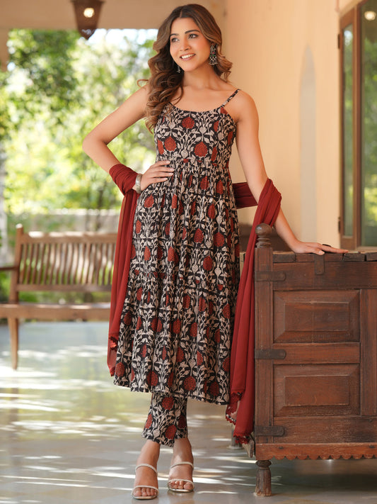 Janasya Dark Cotton Floral Tiered Kurta Set 