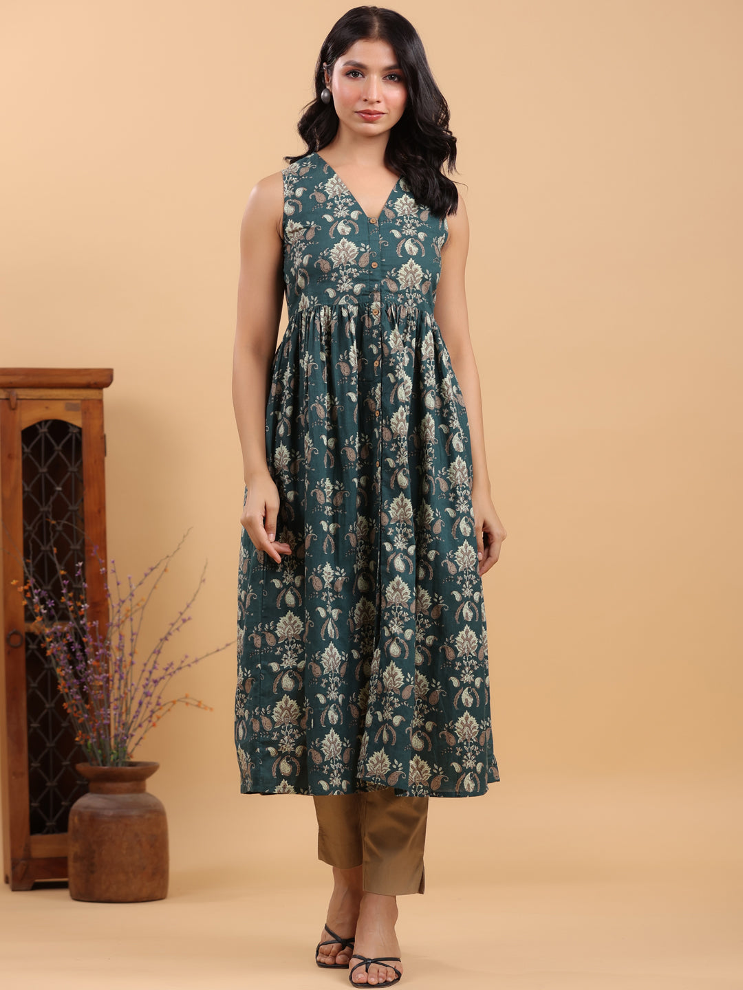 Janasya Dark Green Cambric Ethnic Motifs Kurta 