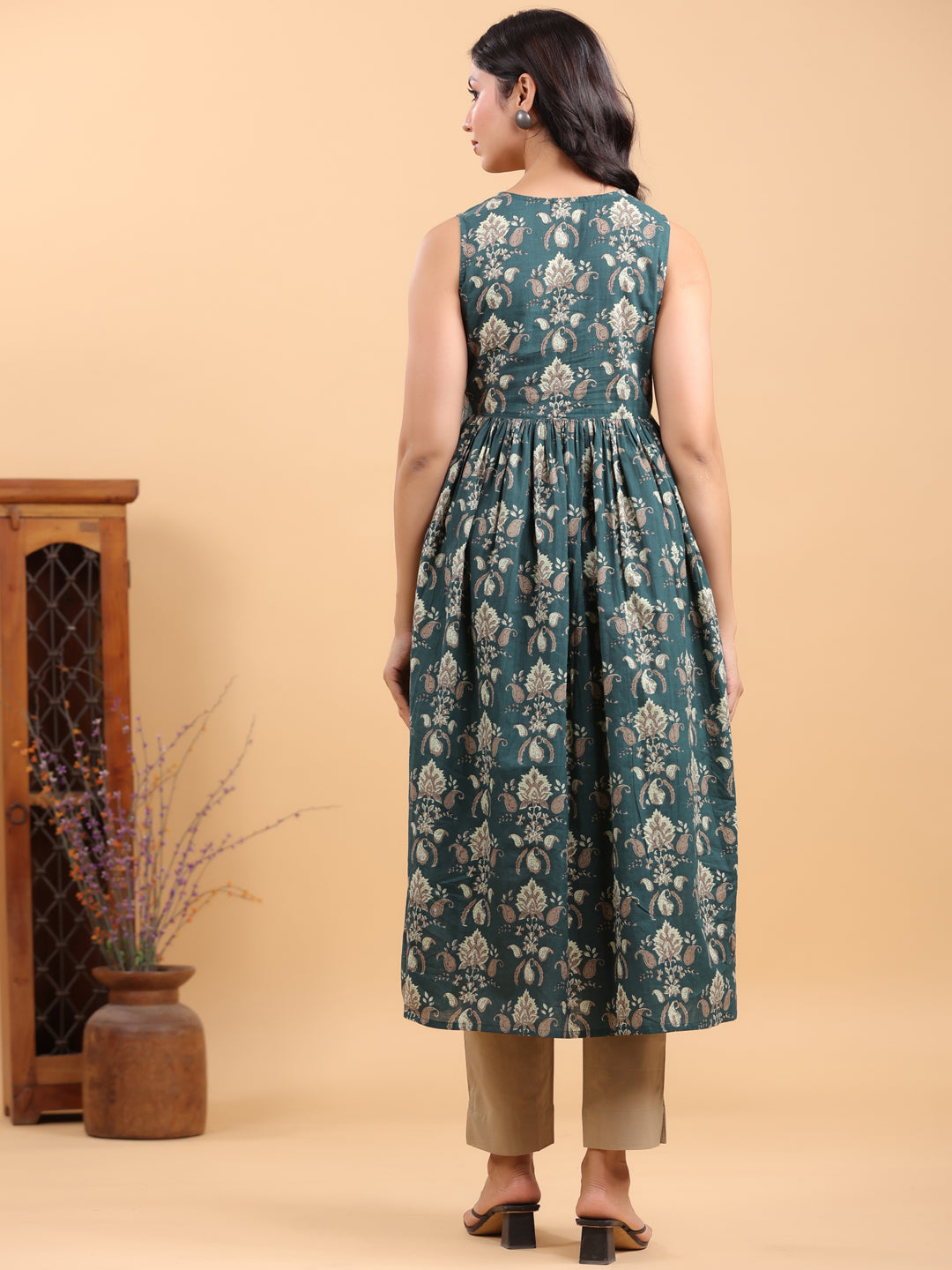 Janasya Dark Green Cambric Ethnic Motifs Kurta 