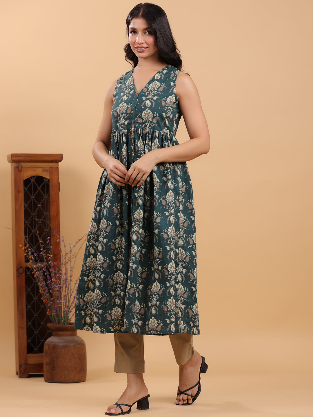 Janasya Dark Green Cambric Ethnic Motifs Kurta 