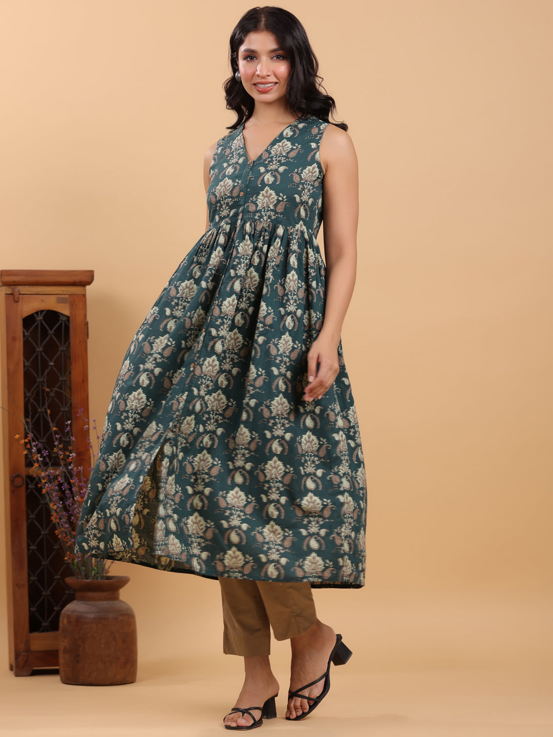 Janasya Dark Green Cambric Ethnic Motifs Kurta 