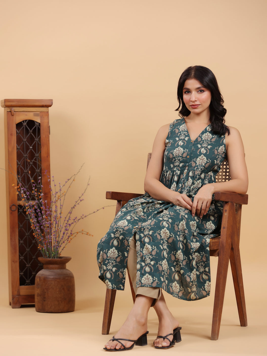 Janasya Dark Green Cambric Ethnic Motifs Kurta 