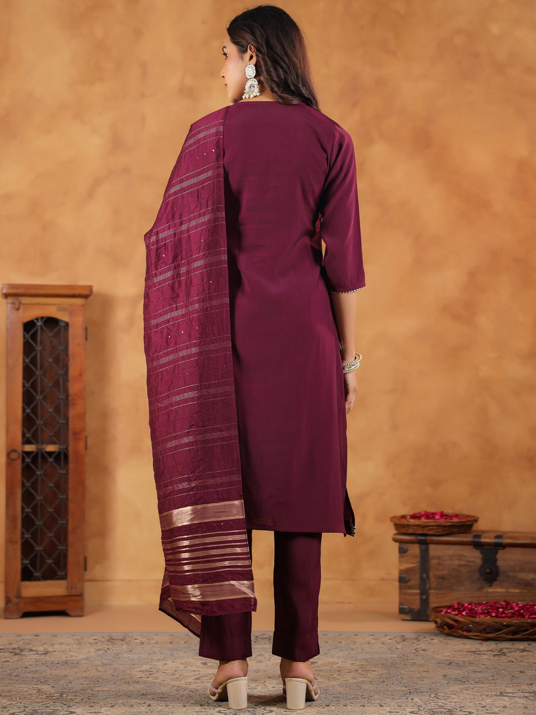 Janasya Dark Chanderi Embroidered Straight Kurta Set 