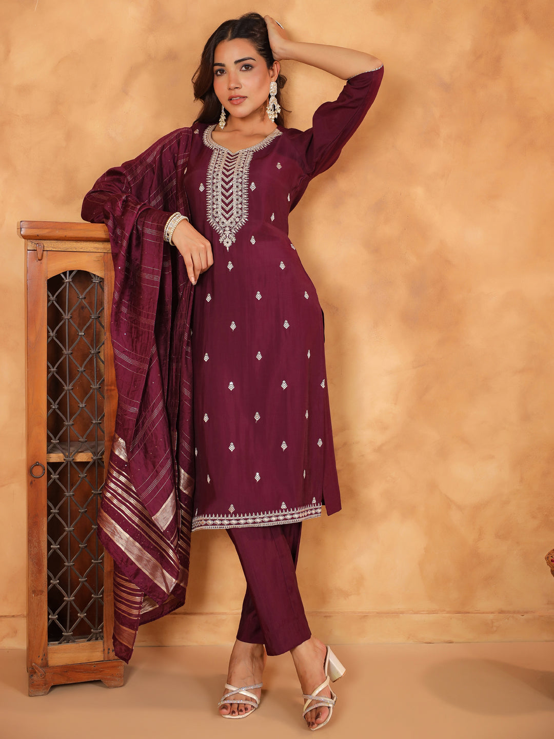 Janasya Dark Chanderi Embroidered Straight Kurta Set 