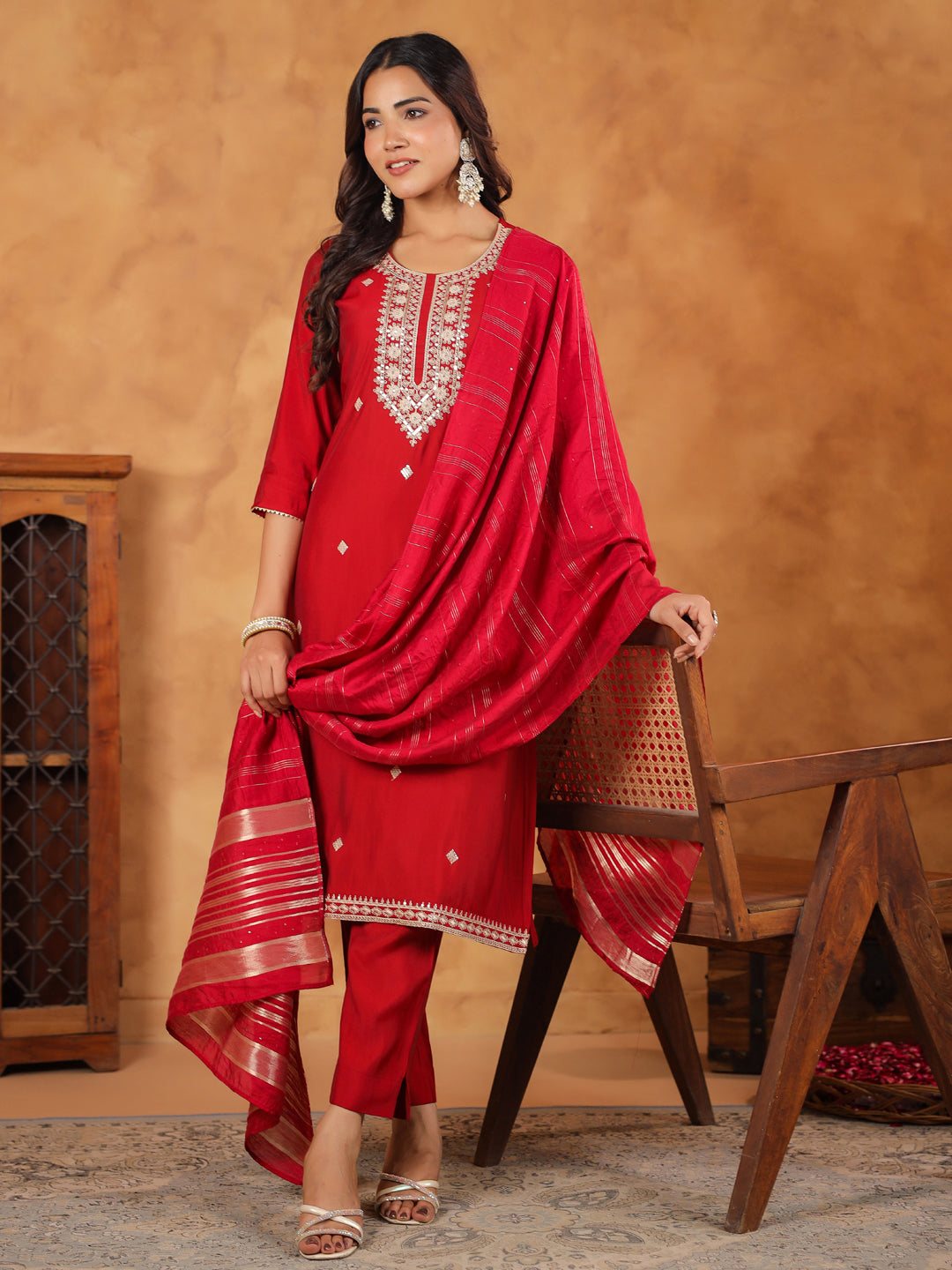 Janasya Dark Chanderi Embroidered Straight Kurta Set 