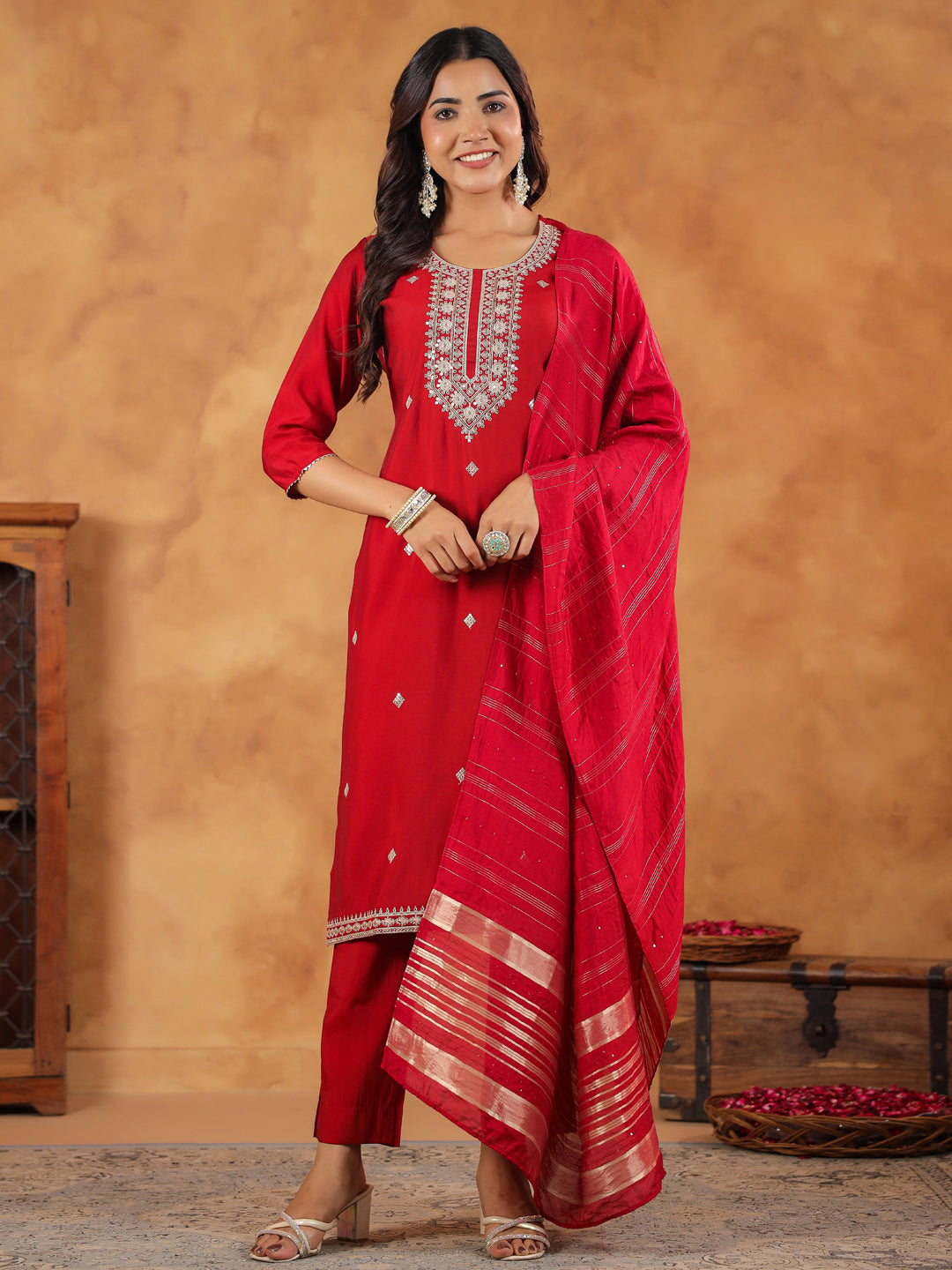 Janasya Dark Chanderi Embroidered Straight Kurta Set 