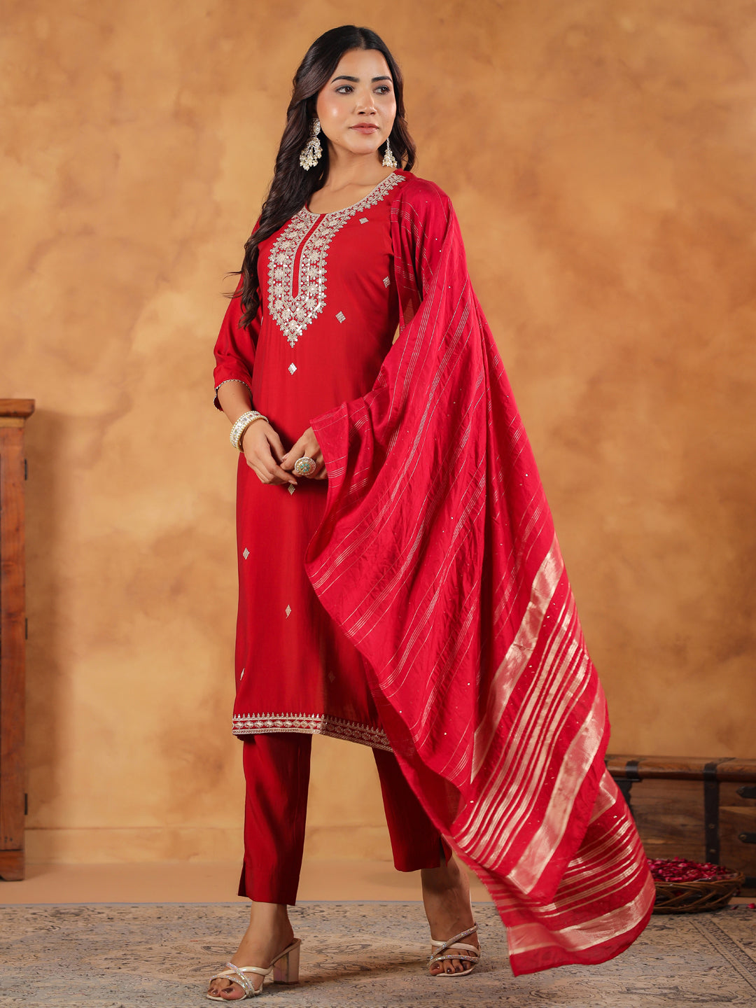 Janasya Dark Chanderi Embroidered Straight Kurta Set 