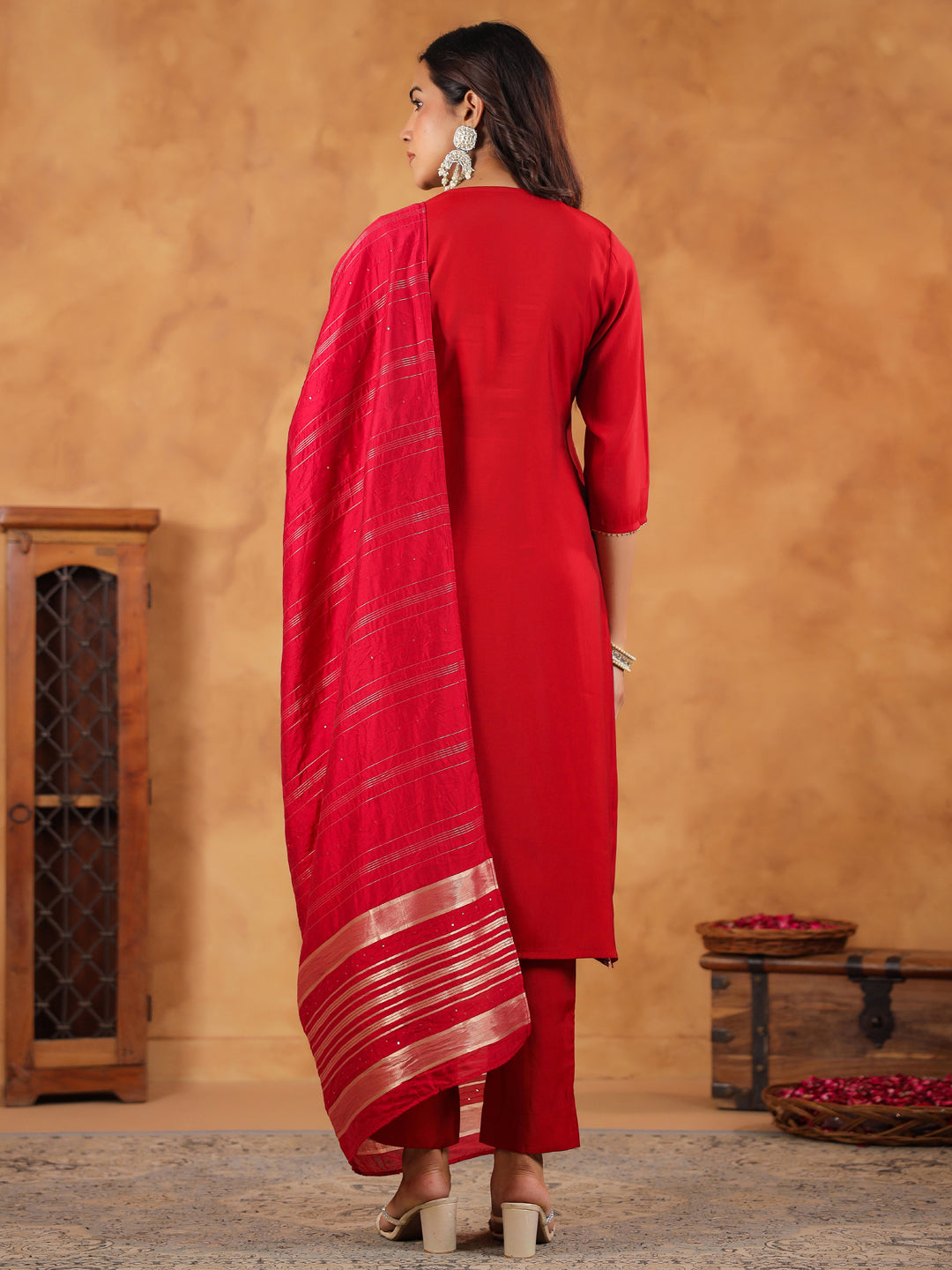 Janasya Dark Chanderi Embroidered Straight Kurta Set 