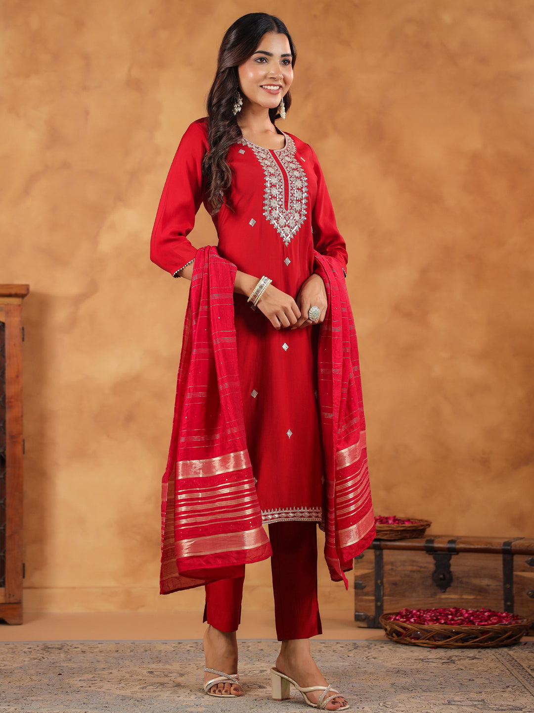 Janasya Dark Chanderi Embroidered Straight Kurta Set 