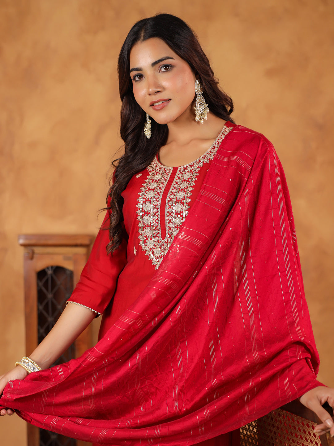 Janasya Dark Chanderi Embroidered Straight Kurta Set 